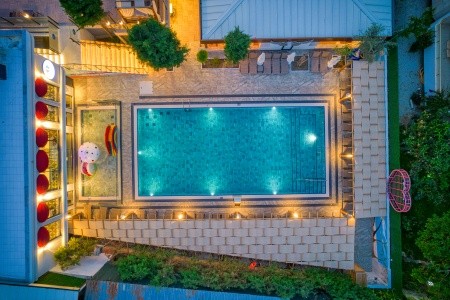 Club Big Blue Suite - 65