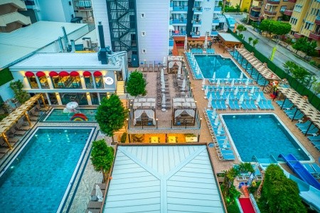 Club Big Blue Suite - 69