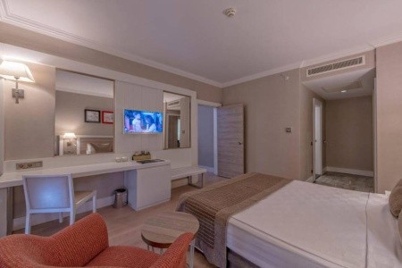 Port River Hotel & Spa - 39