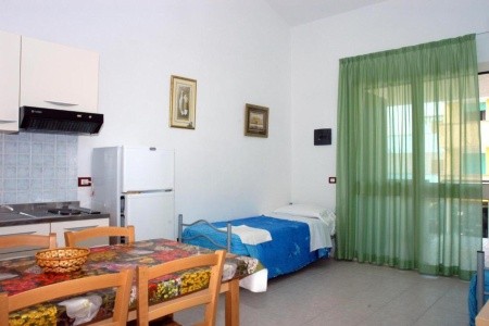 Long Beach Village - 14