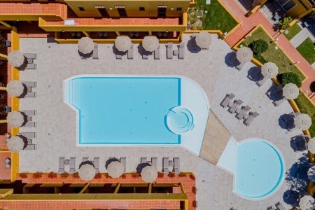 Blu Laconia Village - 4
