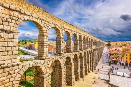 Španielske poklady UNESCO, Cuenca, Segovia, Toledo, Segovia, Alcalá de Henares, Poblet, Madrid, Barcelona, San Lorenzo de El Escorial, Teruel, Ávila - 1