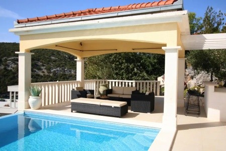 Seaside Family Friendly House With A Swimming Pool Cove Ljubljeva, Trogir - 19259 - 2