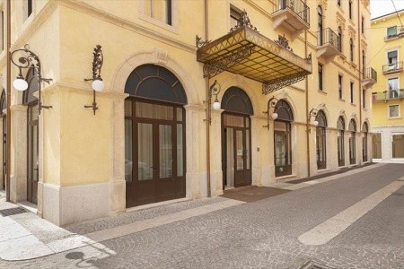 Boutique Hotel Touring - 12
