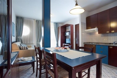 Aparthotel Holiday - 10