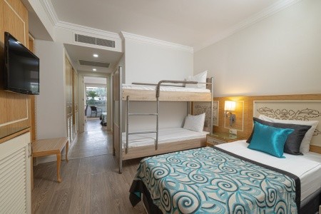 Crystal Waterworld Park Resort & Spa - 50