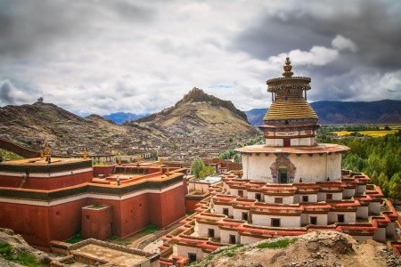 Kína ikonikus csodái - Tibet misztikuma, hajózás a Jangcén és Zhangjiajie lebegő hegyei csoportosan