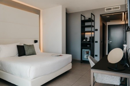 J44 Lifestyle Hotel - 26