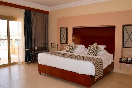 Coral Sea Holiday Village - 30