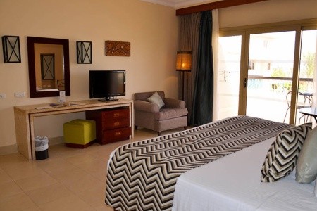 Coral Sea Holiday Village - 32