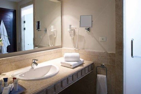 Coral Sea Holiday Village - 43