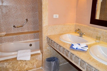 Coral Sea Holiday Village - 92