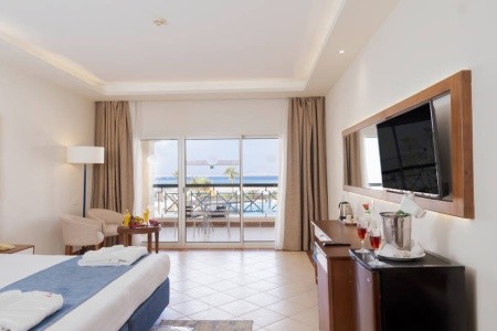 Ivy Cyrene Island Resort - 36