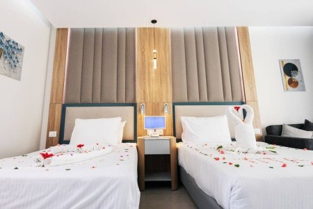 Titanic Beach Spa & Aquapark - 42