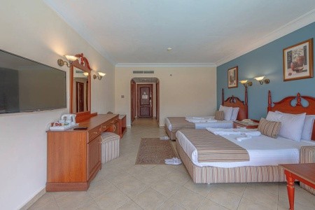 Titanic Beach Spa & Aquapark - 53