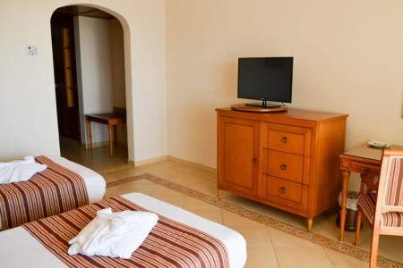 Continental Plaza Beach - 36