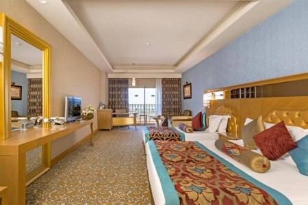 Royal Holiday Palace - 52