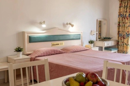 Seagull Hotel Apartments - 13