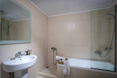 Peninsula Resort & Spa - 38