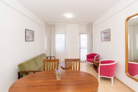 Flora Hotel Apartments - 13