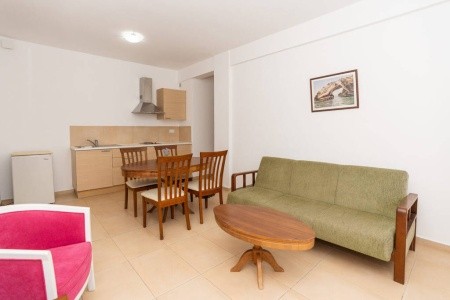 Flora Hotel Apartments - 14