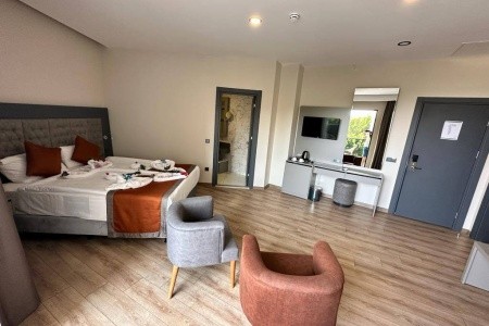 Side Golden Rock - 19