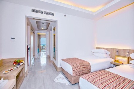 Titanic Beach Spa & Aquapark - 62