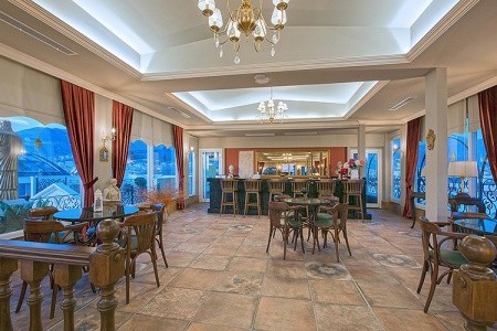 Antique Roman Palace - 14