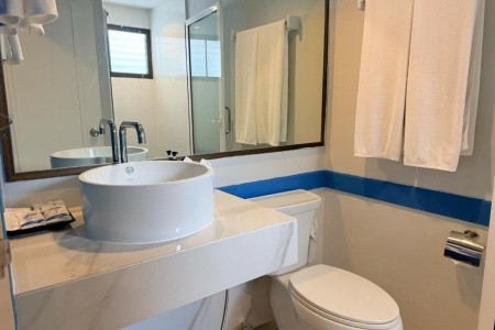 Thajsko Phuket Days Inn By Wyndham Patong Beach Phuket 9 dňový pobyt Raňajky Letecky Letisko: Viedeň December 2026 (14/12/26-22/12/26)