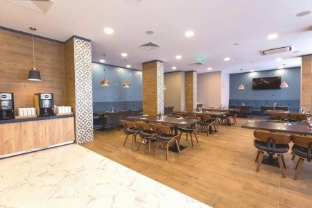 Best Western Plus Premium Inn & Casino - 4