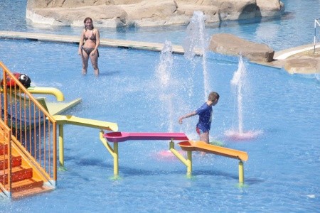 Reef Oasis Beach Resort - 9