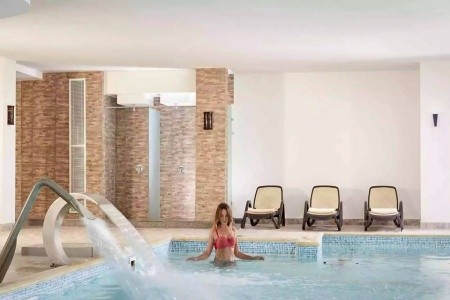 Coral Sea Holiday Village - 12