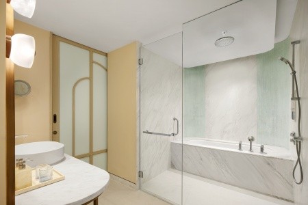 Thajsko Phuket Veranda Resort Phuket, Autograph Collection 14 dňový pobyt Raňajky Letecky Letisko: Praha July 2026 ( 1/07/26-14/07/26)