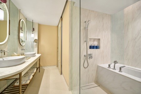 Thajsko Phuket Veranda Resort Phuket, Autograph Collection 14 dňový pobyt Raňajky Letecky Letisko: Praha July 2026 ( 1/07/26-14/07/26)