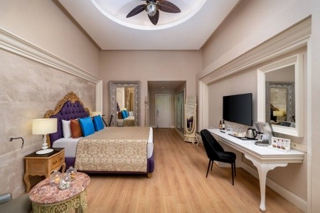 Delphin Imperial - 52