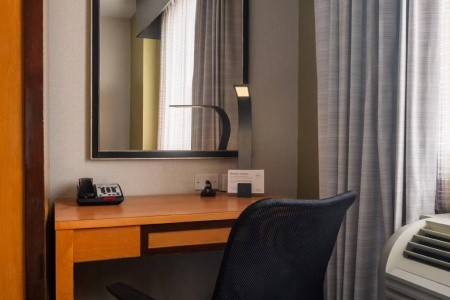 Holiday Inn Express New York City Times Square - 16