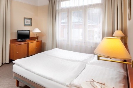 Lazensky Palace - 11