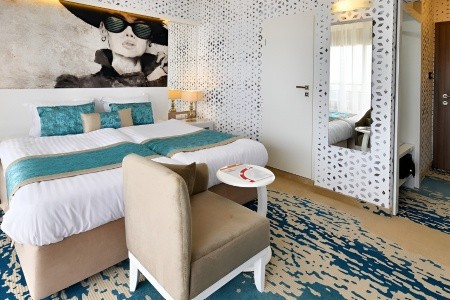 Europe & Casino - 21