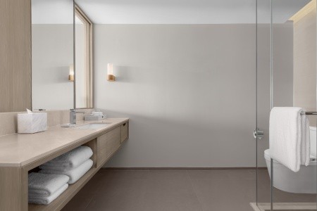 Courtyard By Marriott Phuket Chalong Bay Resort - 8