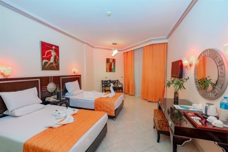 Sphinx Aqua Park Beach Resort - 10