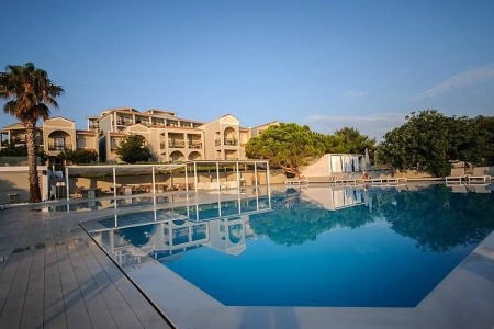 The Bay Hotel & Suites - 24