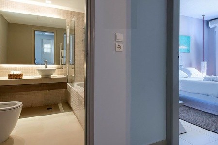 The Bay Hotel & Suites - 33