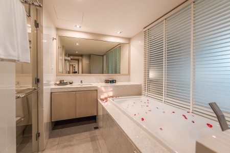 Thajsko Phuket Paradox Resort Phuket (Ex: Mövenpick Resort & Spa Karon Beach Phuket) 13 dňový pobyt Raňajky Letecky Letisko: Viedeň November 2026 (28/11/26-10/12/26)