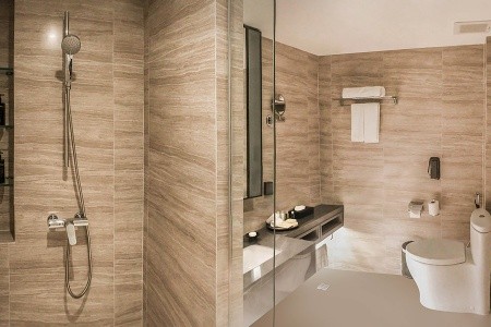 Thajsko Phuket Paradox Resort Phuket (Ex: Mövenpick Resort & Spa Karon Beach Phuket) 13 dňový pobyt Raňajky Letecky Letisko: Viedeň November 2026 (28/11/26-10/12/26)