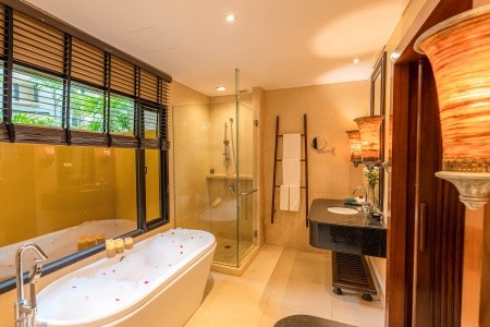 Thajsko Phuket Paradox Resort Phuket (Ex: Mövenpick Resort & Spa Karon Beach Phuket) 13 dňový pobyt Raňajky Letecky Letisko: Viedeň November 2026 (28/11/26-10/12/26)