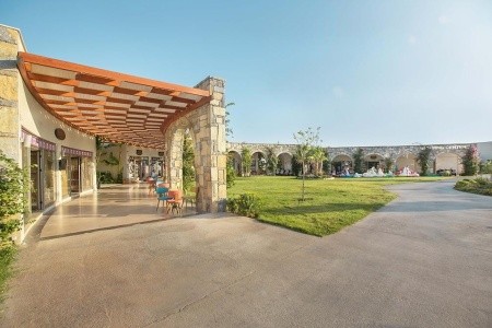 Aquasis De Luxe Resort & Spa - 11