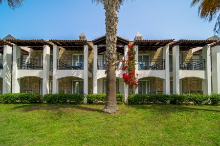 Tiana Beach Resort - 4