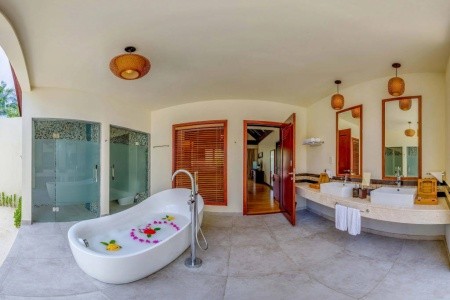 Maldivy  Furaveri Island Resort & Spa (Raa Atoll) 10 dňový pobyt Plná penzia Letecky Letisko: Praha May 2026 ( 8/05/26-17/05/26)