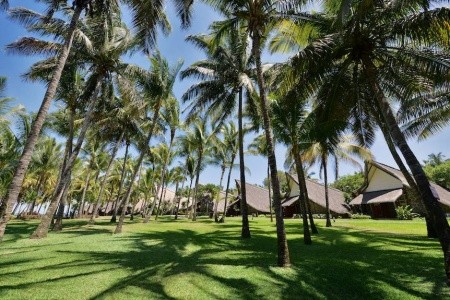 Maurícius Flic en Flac La Pirogue Resort & Spa 15 dňový pobyt Polpenzia Letecky Letisko: Praha December 2026 (24/12/26- 7/01/27)