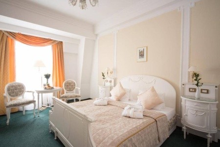 Ambassador - Zlatá Husa - 12